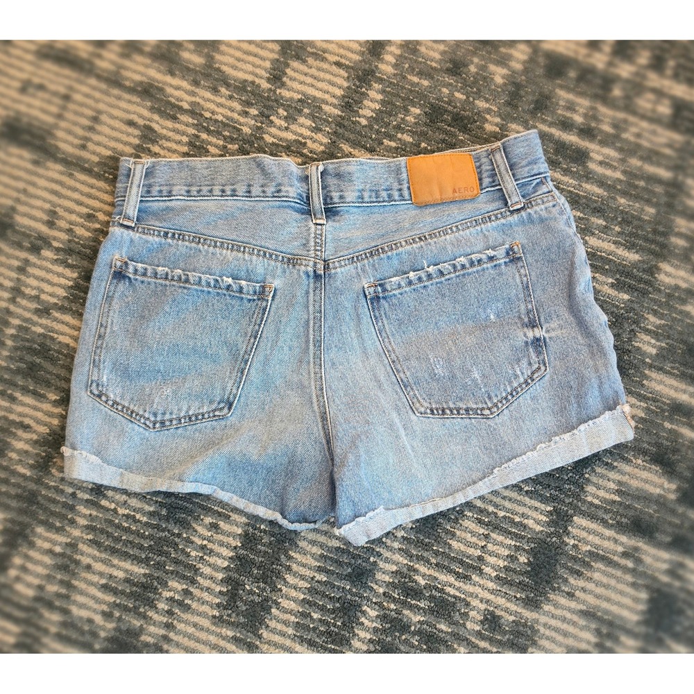 Aeropostale Mom Shorts Light Wash Distressed Denim High Waisted Size 8 - Picture 2 of 5